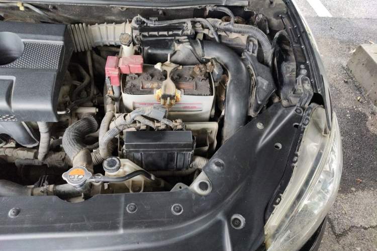 Used Nissan Sylphy 2012 1.6 XL Manual Luxury Edition Engine Bay Left