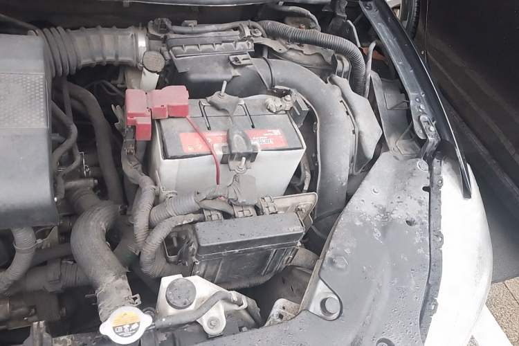 Used Nissan Sylphy 2012 1.6 XL CVT Luxury Edition Engine Bay Left