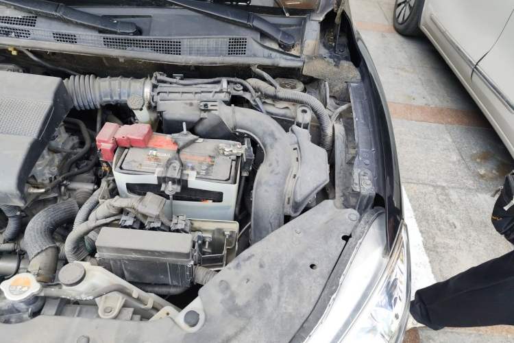 Used Nissan Sylphy 2012 1.6 XL Manual Luxury Edition Engine Bay Left