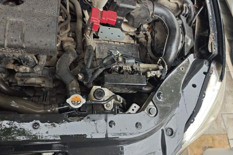 Used Nissan Sylphy 2012 1.6 XL CVT Luxury Edition Engine Bay Left