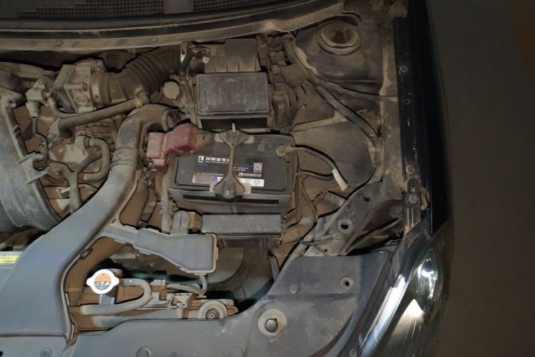 Used Nissan Sylphy 2012 Classic 1.6XE Manual Comfort Edition Engine Bay Left