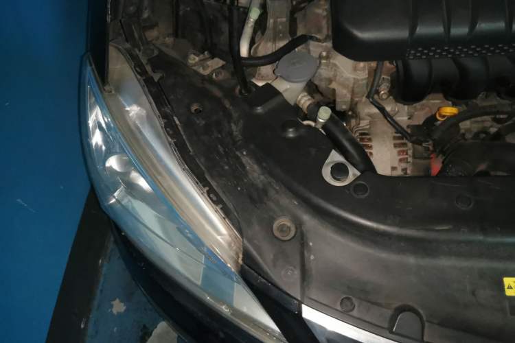Used Nissan Sylphy 2012 1.6 XL Manual Luxury Edition Engine Bay Right