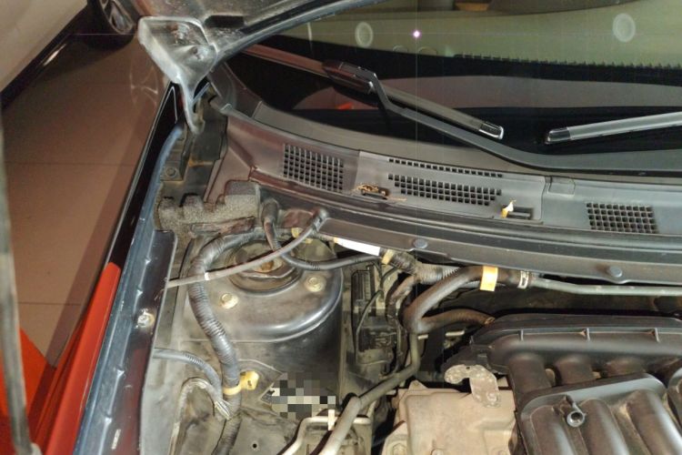 Used Nissan Sylphy 2012 Classic 1.6XE Automatic Comfort Edition Engine Bay Right