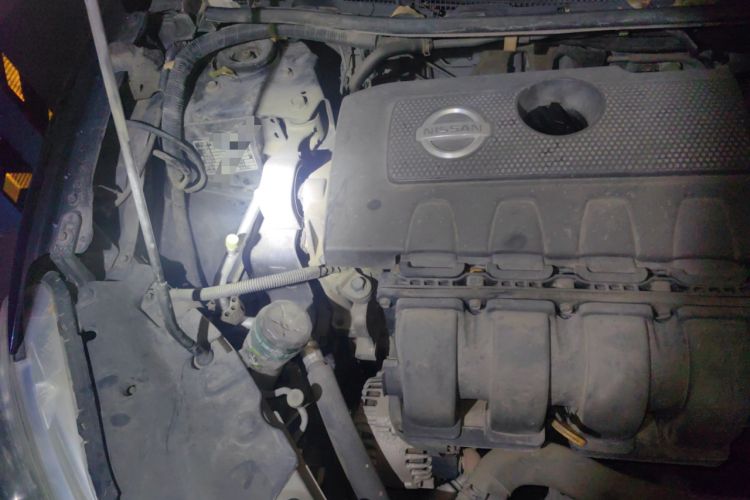 Used Nissan Sylphy 2012 1.8XL CVT Luxury Edition Engine Bay Right