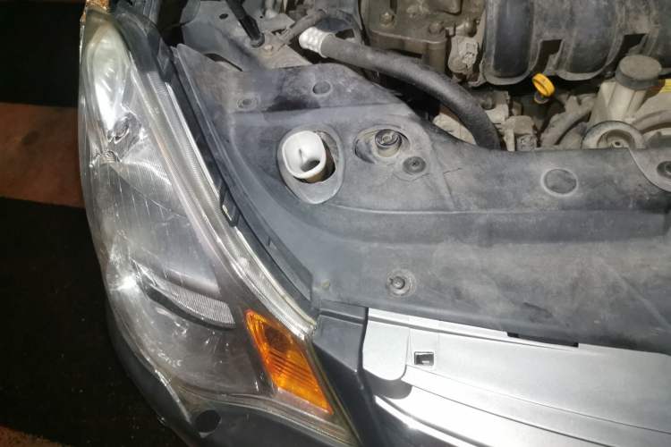Used Nissan Sylphy 2012 Classic 1.6XE Manual Comfort Edition Engine Bay Right