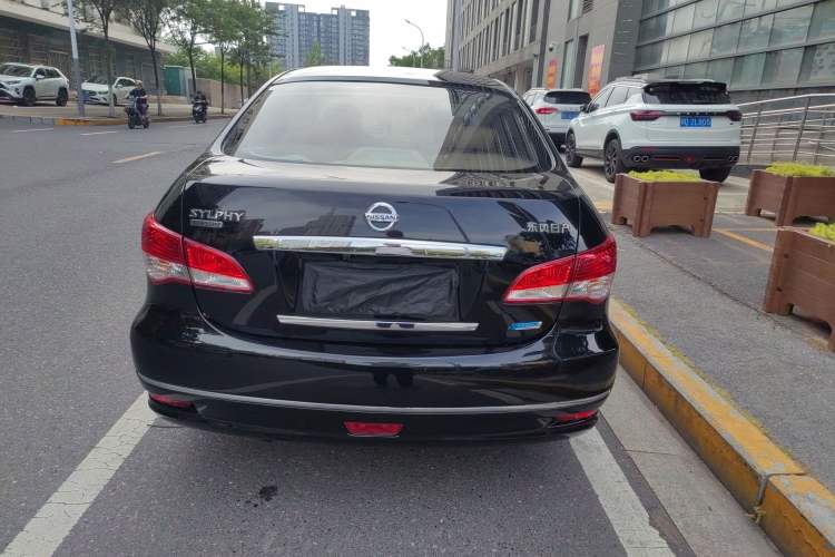 Used Nissan Sylphy 2012 Classic 1.6XE Manual Comfort Edition Exterior 4