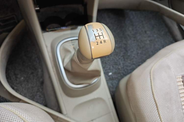 Used Nissan Sylphy 2012 Classic 1.6XE Manual Comfort Edition Gear Lever