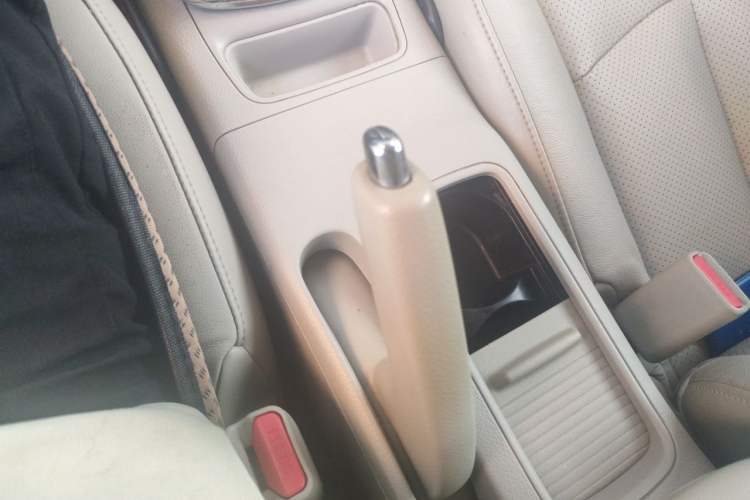Used Nissan Sylphy 2012 1.6 XL CVT Luxury Edition Gear Lever
