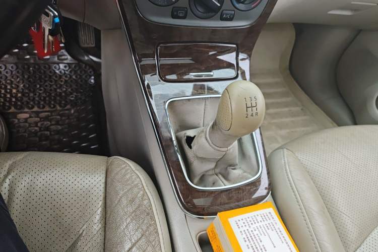 Used Nissan Sylphy 2012 1.6 XL Manual Luxury Edition Gear Lever
