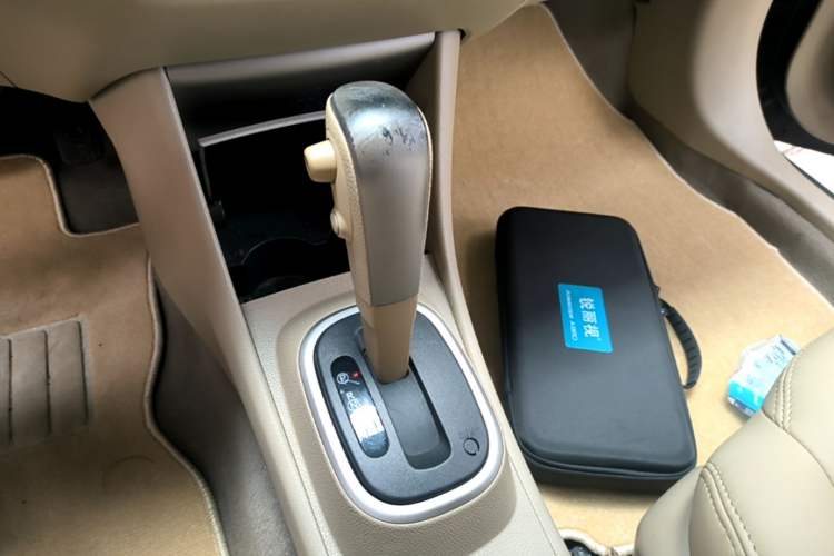 Used Nissan Sylphy 2012 Classic 1.6XE Automatic Comfort Edition Gear Lever