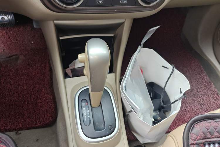 Used Nissan Sylphy 2012 Classic 1.6XE Automatic Comfort Edition Gear Lever