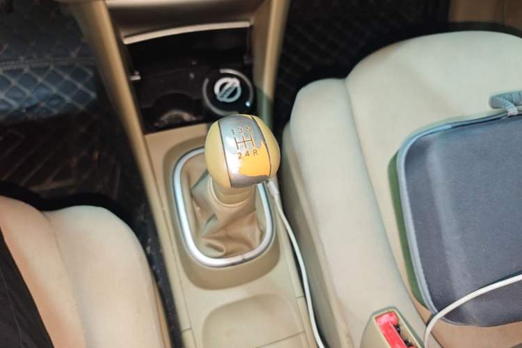 Used Nissan Sylphy 2012 Classic 1.6XE Manual Comfort Edition Gear Lever