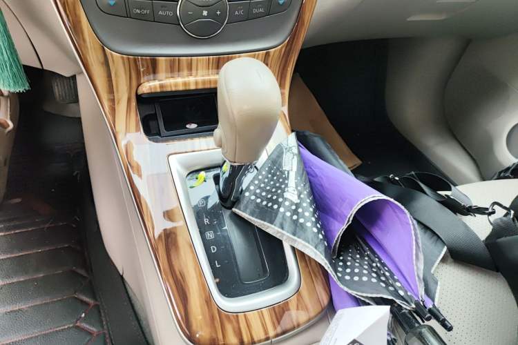 Used Nissan Sylphy 2012 1.8XL CVT Luxury Edition Gear Lever