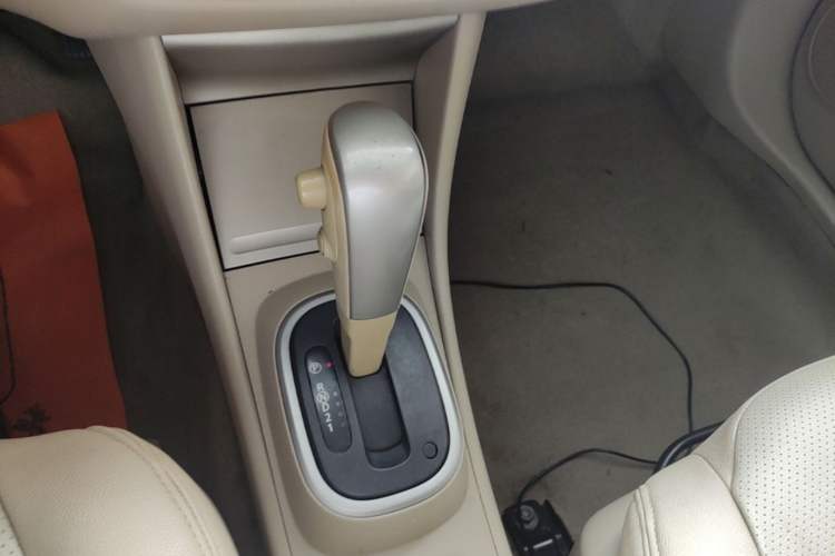 Used Nissan Sylphy 2012 Classic 1.6XE Automatic Comfort Edition Gear Lever