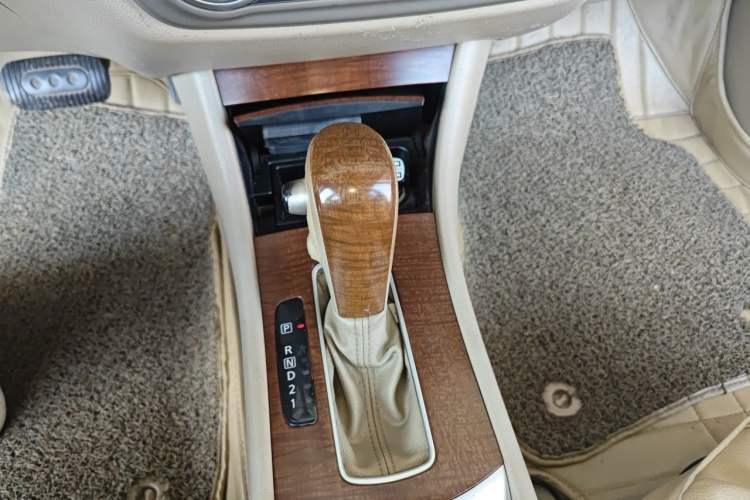 Used Nissan Sylphy 2012 Classic 1.6XE Automatic Comfort Edition Gear Lever