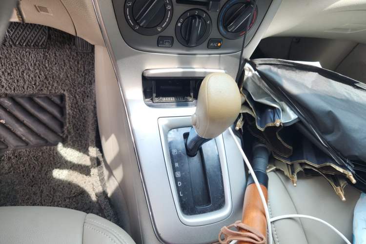 Used Nissan Sylphy 2012 1.6XE CVT Comfort Edition Gear Lever