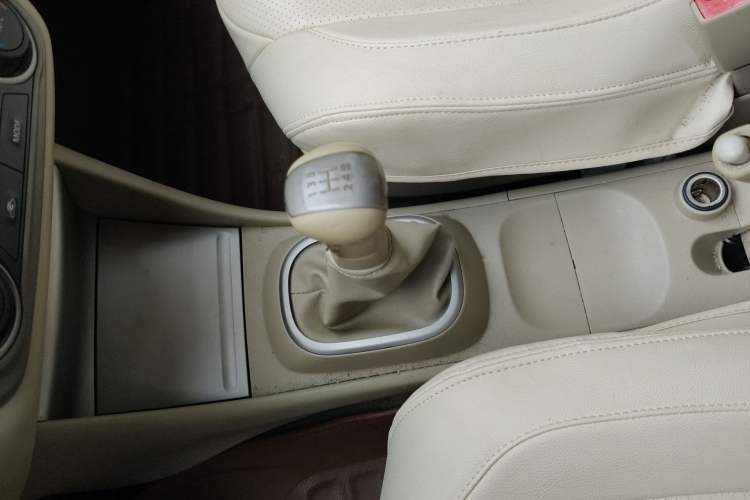 Used Nissan Sylphy 2012 Classic 1.6XE Manual Comfort Edition Gear Lever