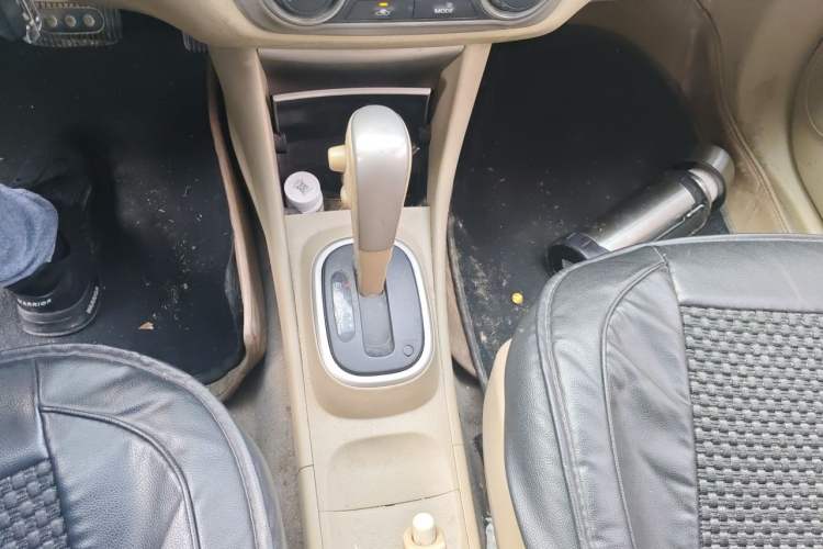 Used Nissan Sylphy 2012 Classic 1.6XE Automatic Comfort Edition Gear Lever