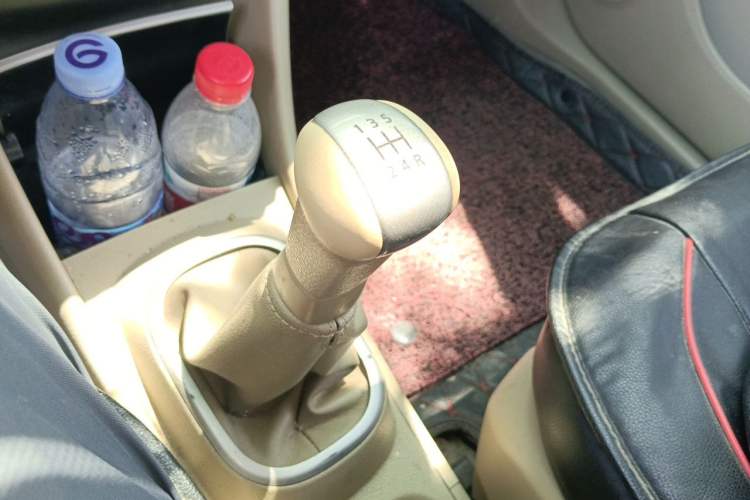 Used Nissan Sylphy 2012 Classic 1.6XE Manual Comfort Edition Gear Lever