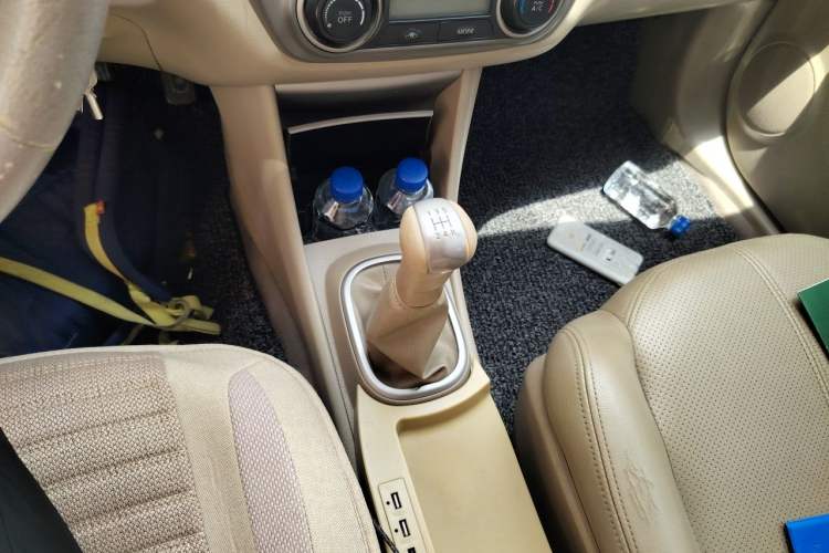 Used Nissan Sylphy 2012 Classic 1.6XE Manual Comfort Edition Gear Lever