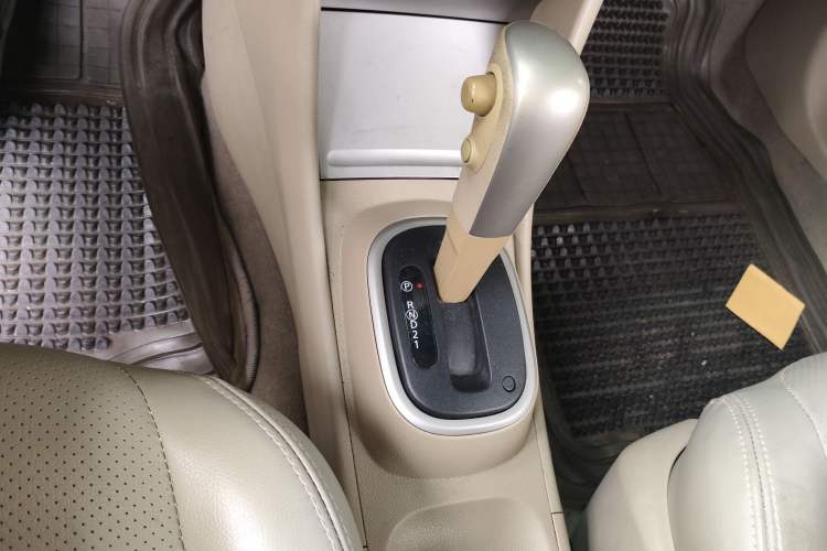Used Nissan Sylphy 2012 Classic 1.6XE Automatic Comfort Edition Gear Lever