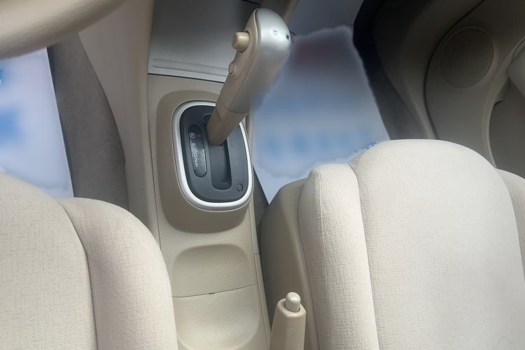 Used Nissan Sylphy 2012 Classic 1.6XE Automatic Comfort Edition Gear Lever