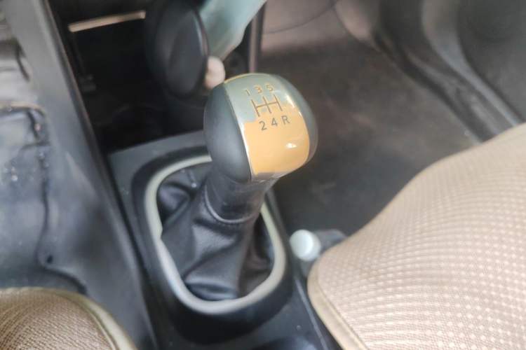 Used Nissan Sylphy 2012 Classic 1.6XE Manual Comfort Edition Gear Lever