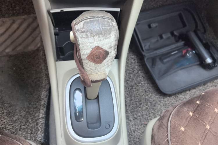 Used Nissan Sylphy 2012 Classic 1.6XE Automatic Comfort Edition Gear Lever