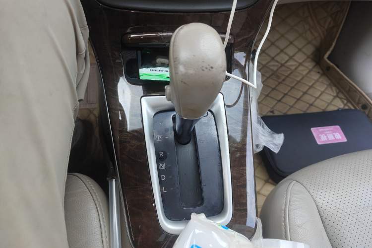 Used Nissan Sylphy 2012 1.8XL CVT Luxury Edition Gear Lever