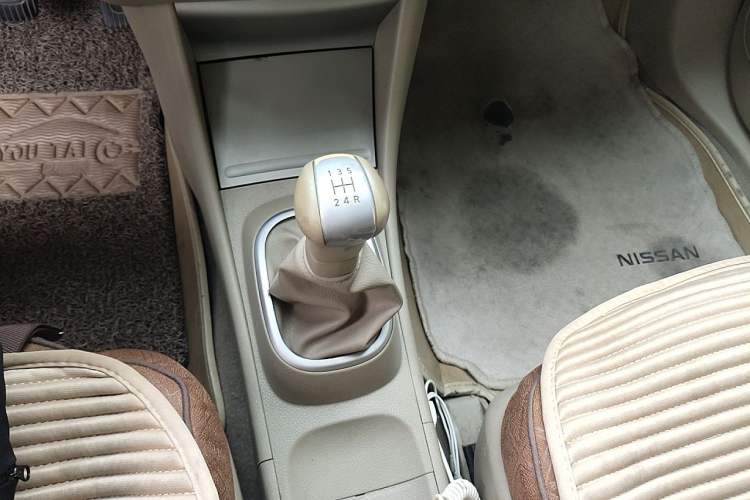 Used Nissan Sylphy 2012 Classic 1.6XE Manual Comfort Edition Gear Lever