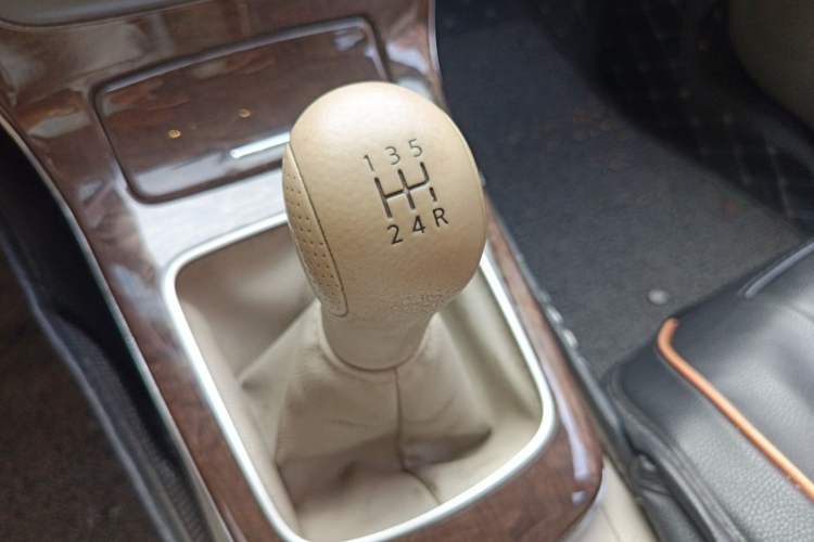 Used Nissan Sylphy 2012 1.6 XL Manual Luxury Edition Gear Lever