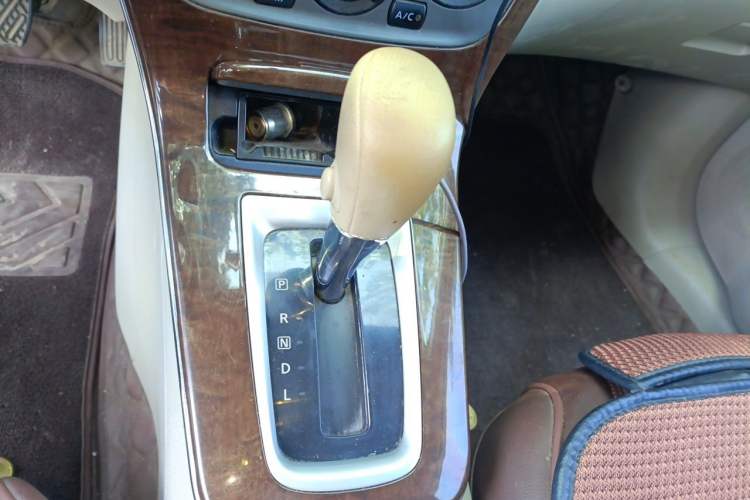 Used Nissan Sylphy 2012 1.6 XL CVT Luxury Edition Gear Lever