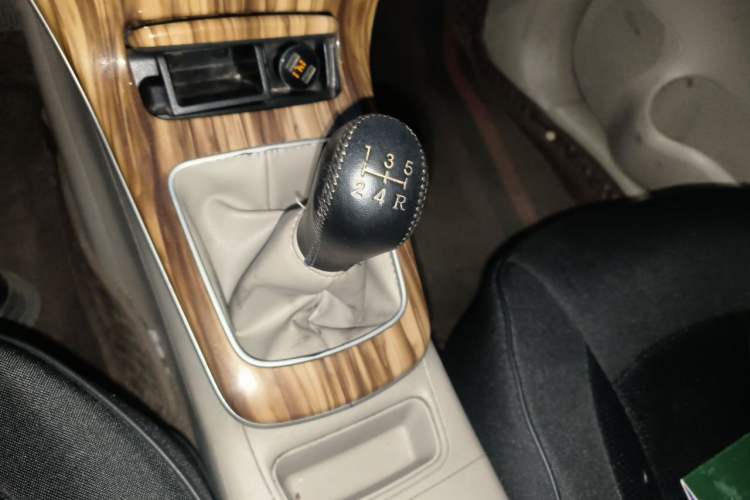 Used Nissan Sylphy 2012 1.6 XL Manual Luxury Edition Gear Lever