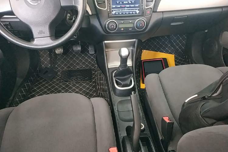 Used Nissan Sylphy 2012 Classic 1.6XE Manual Comfort Edition Gear Lever