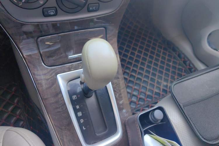 Used Nissan Sylphy 2012 1.6 XL CVT Luxury Edition Gear Lever