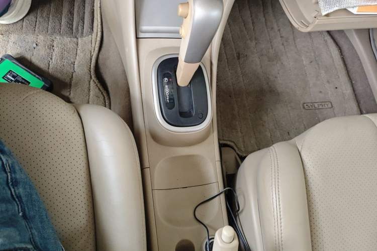 Used Nissan Sylphy 2012 Classic 1.6 XL Automatic Luxury Edition Gear Lever