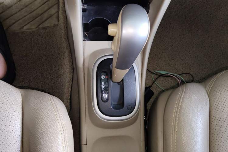 Used Nissan Sylphy 2012 Classic 1.6XE Automatic Comfort Edition Gear Lever
