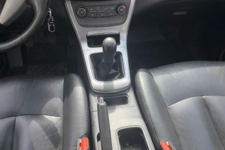 Used Nissan Sylphy 2012 1.6 XL Manual Luxury Edition Gear Lever