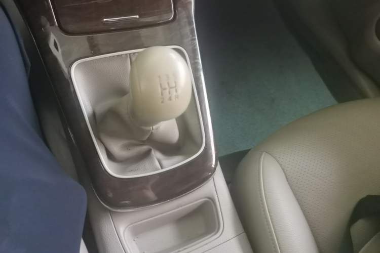Used Nissan Sylphy 2012 1.6 XL Manual Luxury Edition Gear Lever