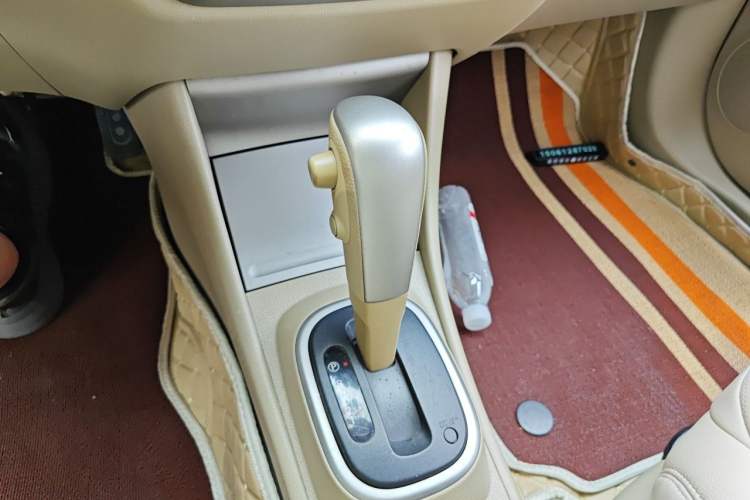 Used Nissan Sylphy 2012 Classic 1.6 XL Automatic Luxury Edition Gear Lever