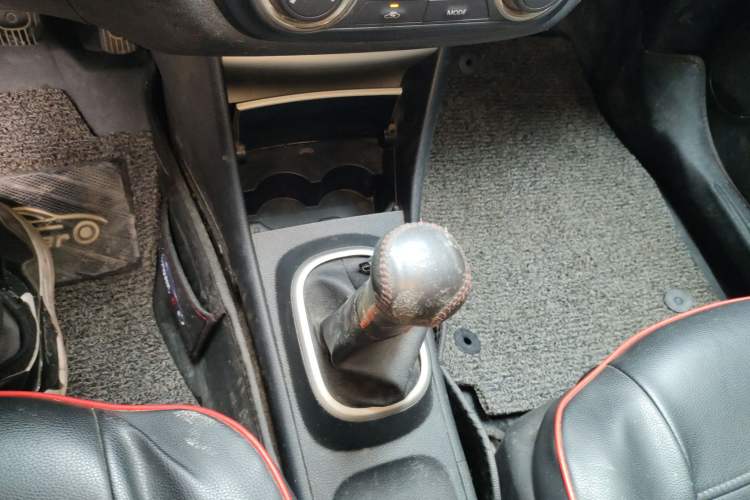 Used Nissan Sylphy 2012 Classic 1.6XE Manual Comfort Edition Gear Lever
