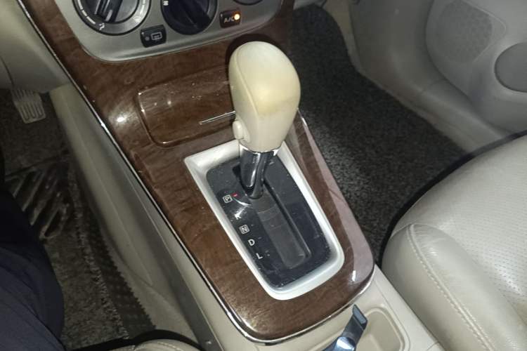 Used Nissan Sylphy 2012 1.6 XL CVT Luxury Edition Gear Lever