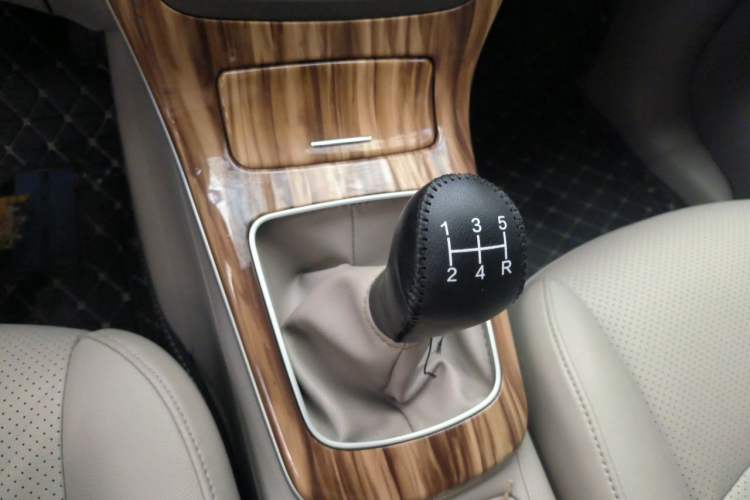 Used Nissan Sylphy 2012 1.6 XL Manual Luxury Edition Gear Lever