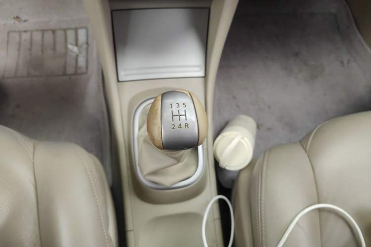 Used Nissan Sylphy 2012 Classic 1.6XE Manual Comfort Edition Gear Lever