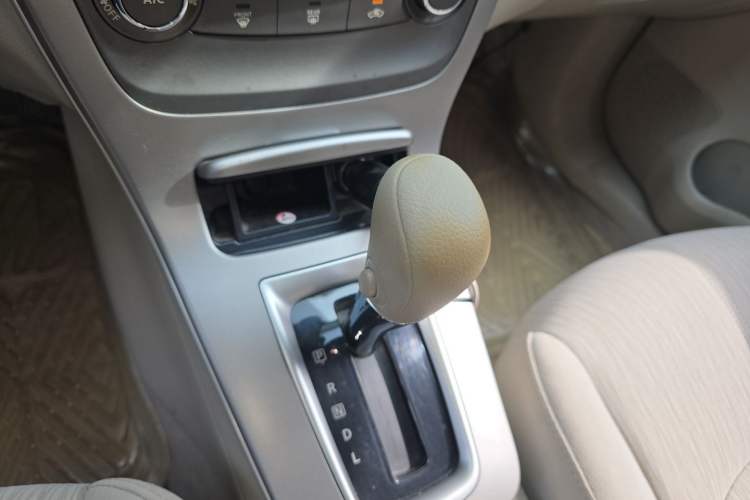 Used Nissan Sylphy 2012 1.6XE CVT Comfort Edition Gear Lever