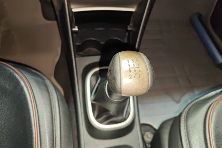 Used Nissan Sylphy 2012 Classic 1.6XE Manual Comfort Edition Gear Lever