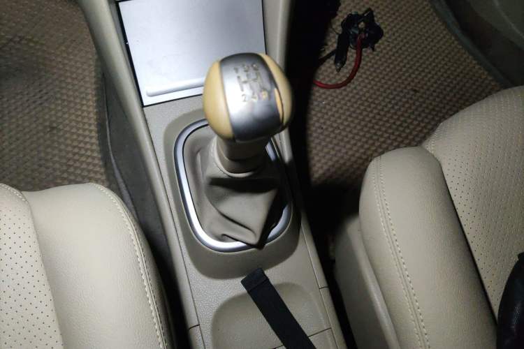 Used Nissan Sylphy 2012 Classic 1.6XE Manual Comfort Edition Gear Lever