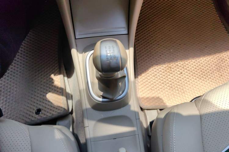 Used Nissan Sylphy 2012 1.6XE Manual Comfort Edition Gear Lever