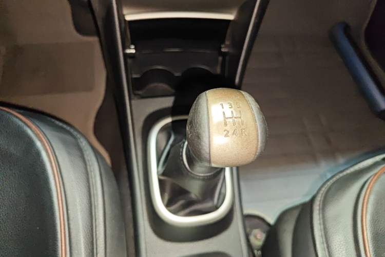 Used Nissan Sylphy 2012 Classic 1.6XE Manual Comfort Edition Gear Lever
