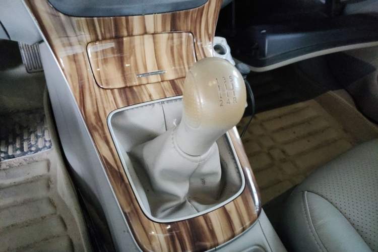 Used Nissan Sylphy 2012 1.6 XL Manual Luxury Edition Gear Lever